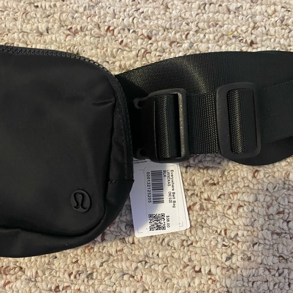 Lululemon everywhere belt bag - Picture 4 of 7